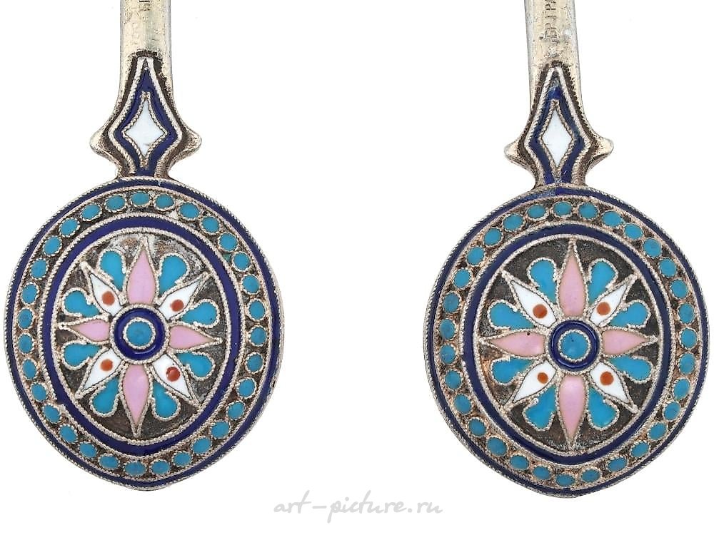 Русское серебро , Пара ложек для горчицы из русского серебра с полихромной перегородчатой эмалью.