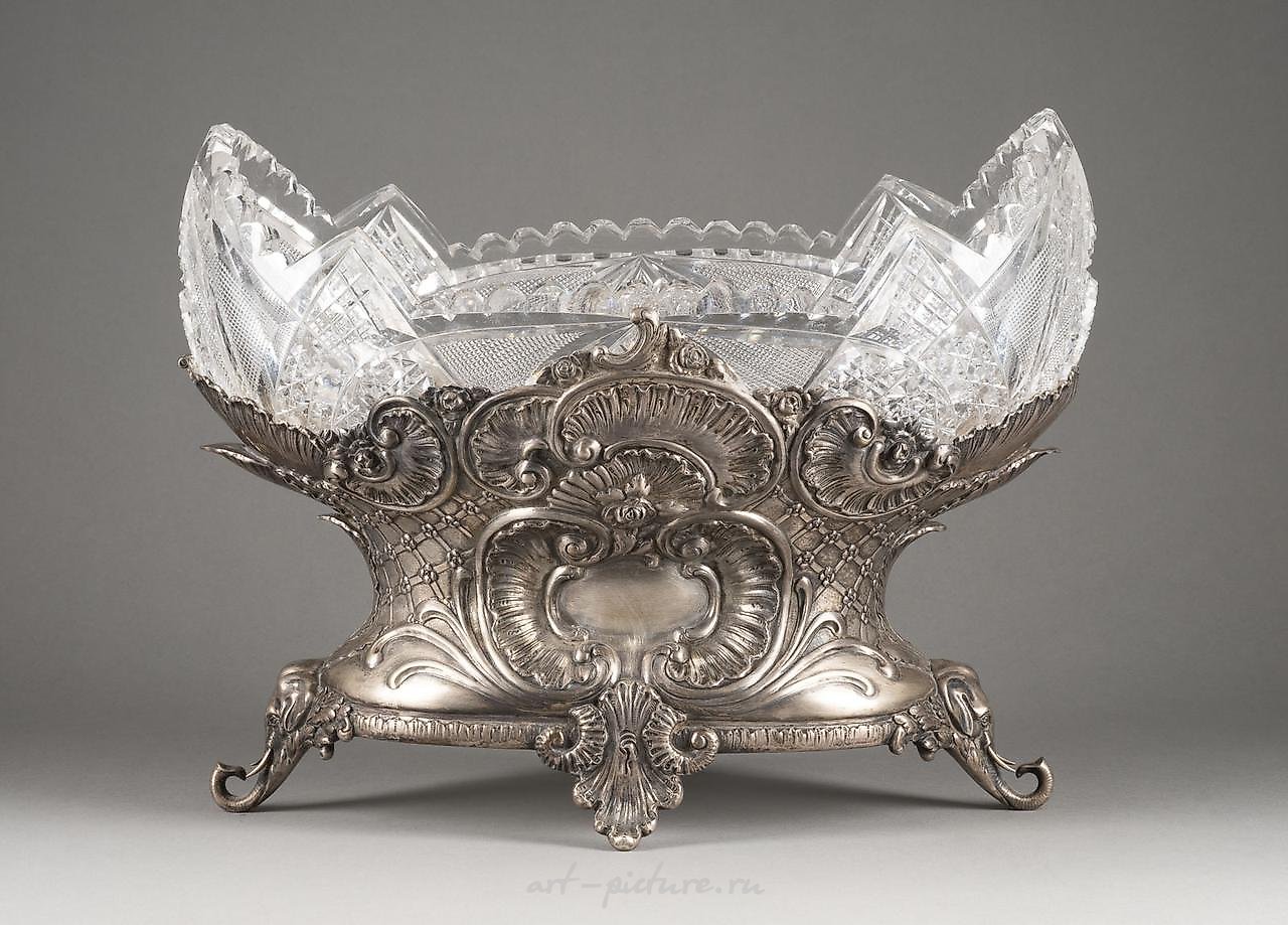 俄罗斯银 , 无色玻璃杯，装饰有菱形和星星图案。