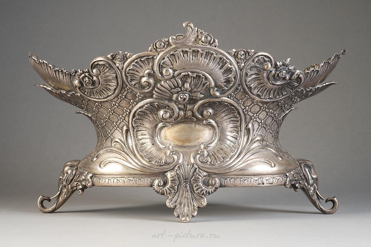 俄罗斯银 , 无色玻璃杯，装饰有菱形和星星图案。