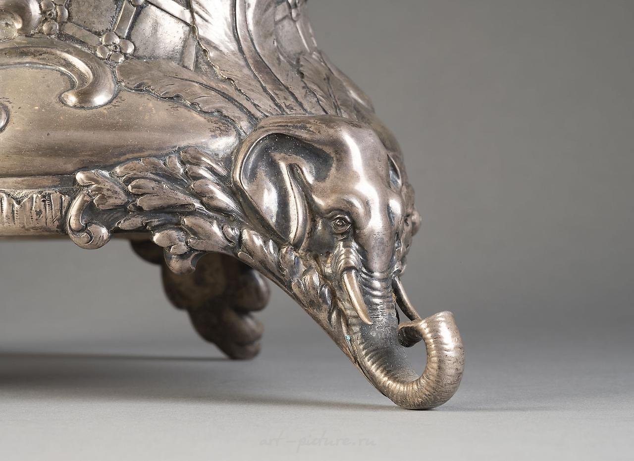 俄罗斯银 , 无色玻璃杯，装饰有菱形和星星图案。