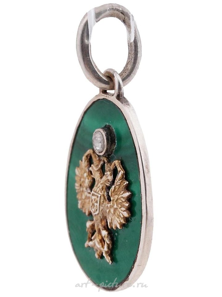 俄罗斯银 , 俄罗斯的扁平蛋形吊坠，手工雕刻，由天然孔雀石制成。