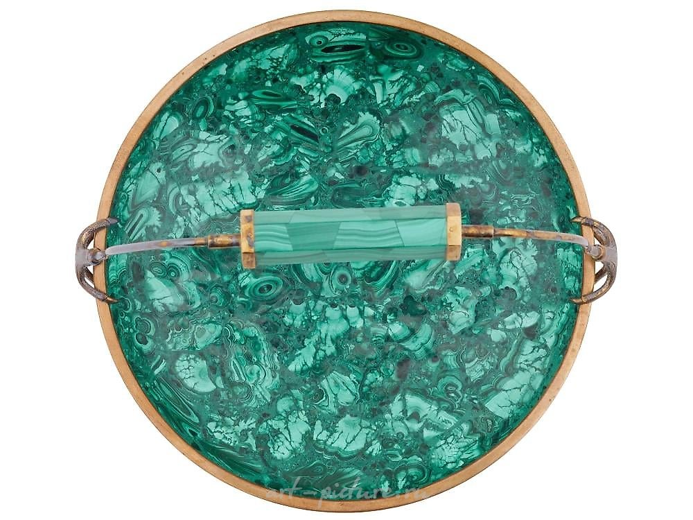 Русское серебро , Русская фигурная позолоченная серебряная чаша с резным малахитом