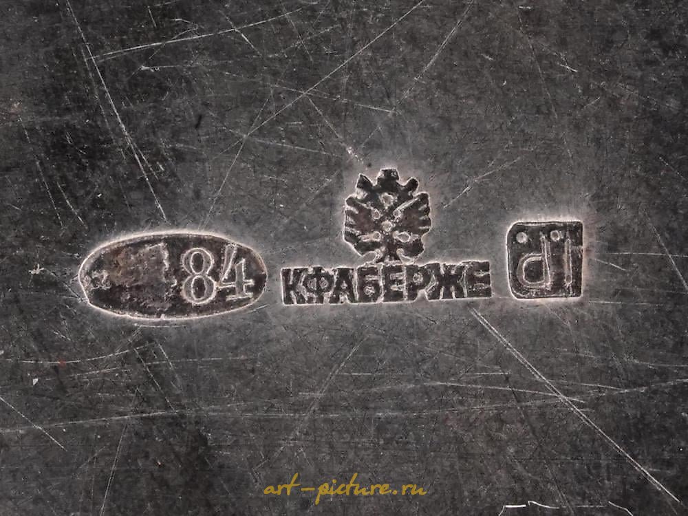 Русское серебро , Русская серебряная фигурка изготовлена в форме лежащей кошки.