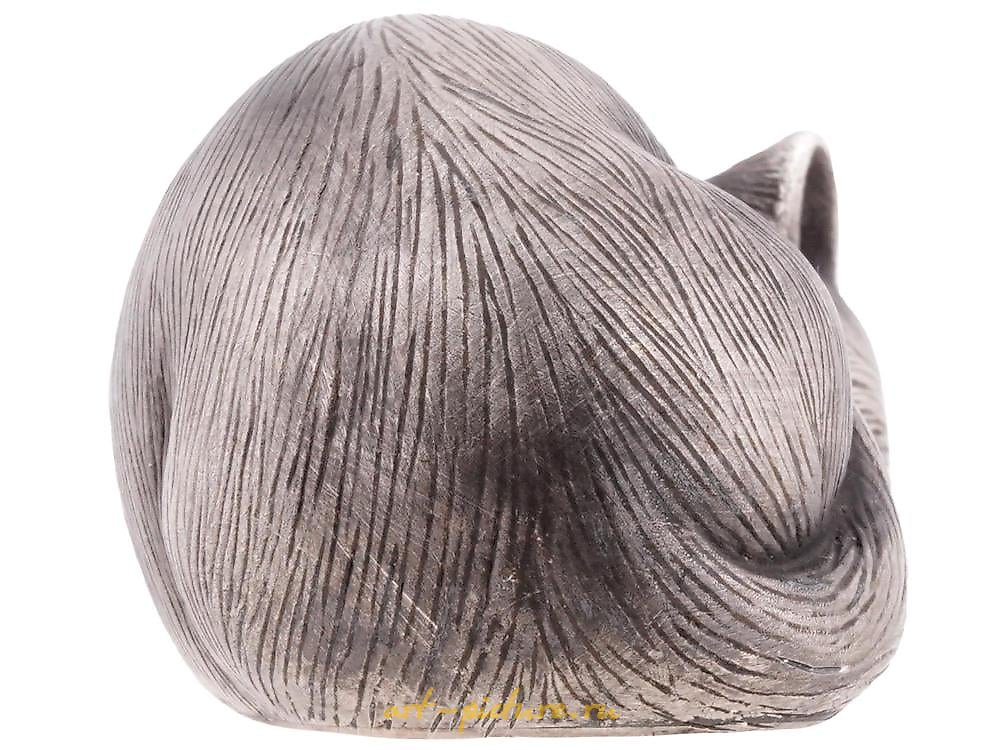 Русское серебро , Русская серебряная фигурка изготовлена в форме лежащей кошки.