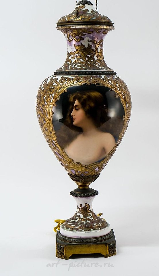 Royal Vienna Porcelain , Royal Vienna Porcelain Figure
