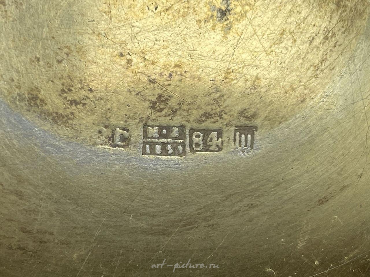 Русское серебро , Маленькая русская серебряная кастрюлька для соуса с деревянной ручкой.