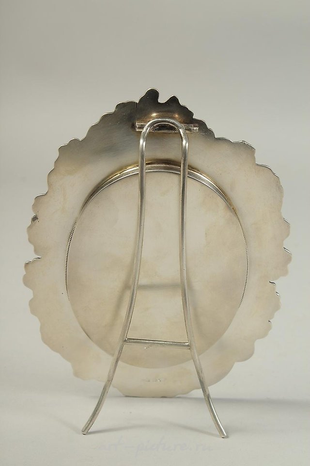 俄罗斯银 , 优雅的纹饰，出色的俄罗斯银质椭圆相框。