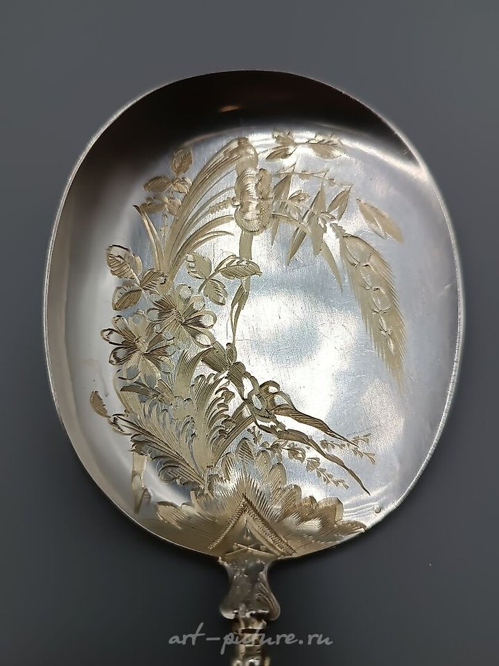 Русское серебро , Сервиз для льда из серебра и вермей в русском стиле с витиеватыми ложечками.