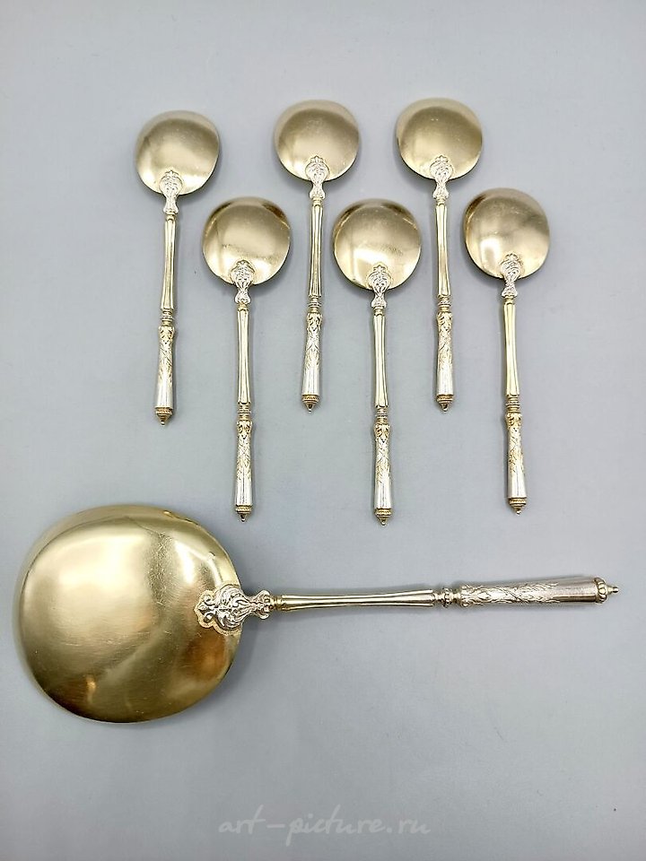 Русское серебро , Сервиз для льда из серебра и вермей в русском стиле с витиеватыми ложечками.