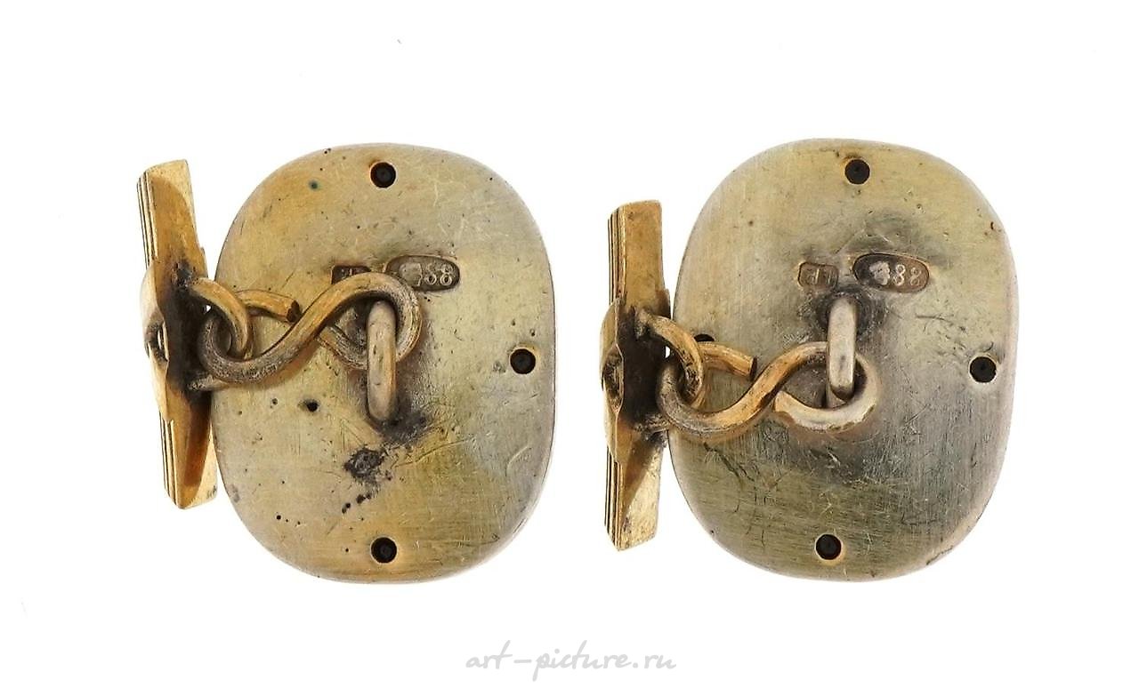 Русское серебро , Серебряная позолоченная и эмалированная пара манжетных пуговиц с портретами, украшенных рубинами.