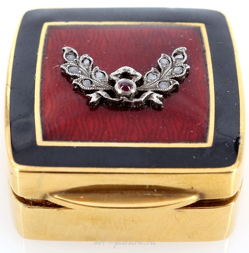 Русское серебро , Русская серебряная пилюльница с эмалью и бриллиантами,