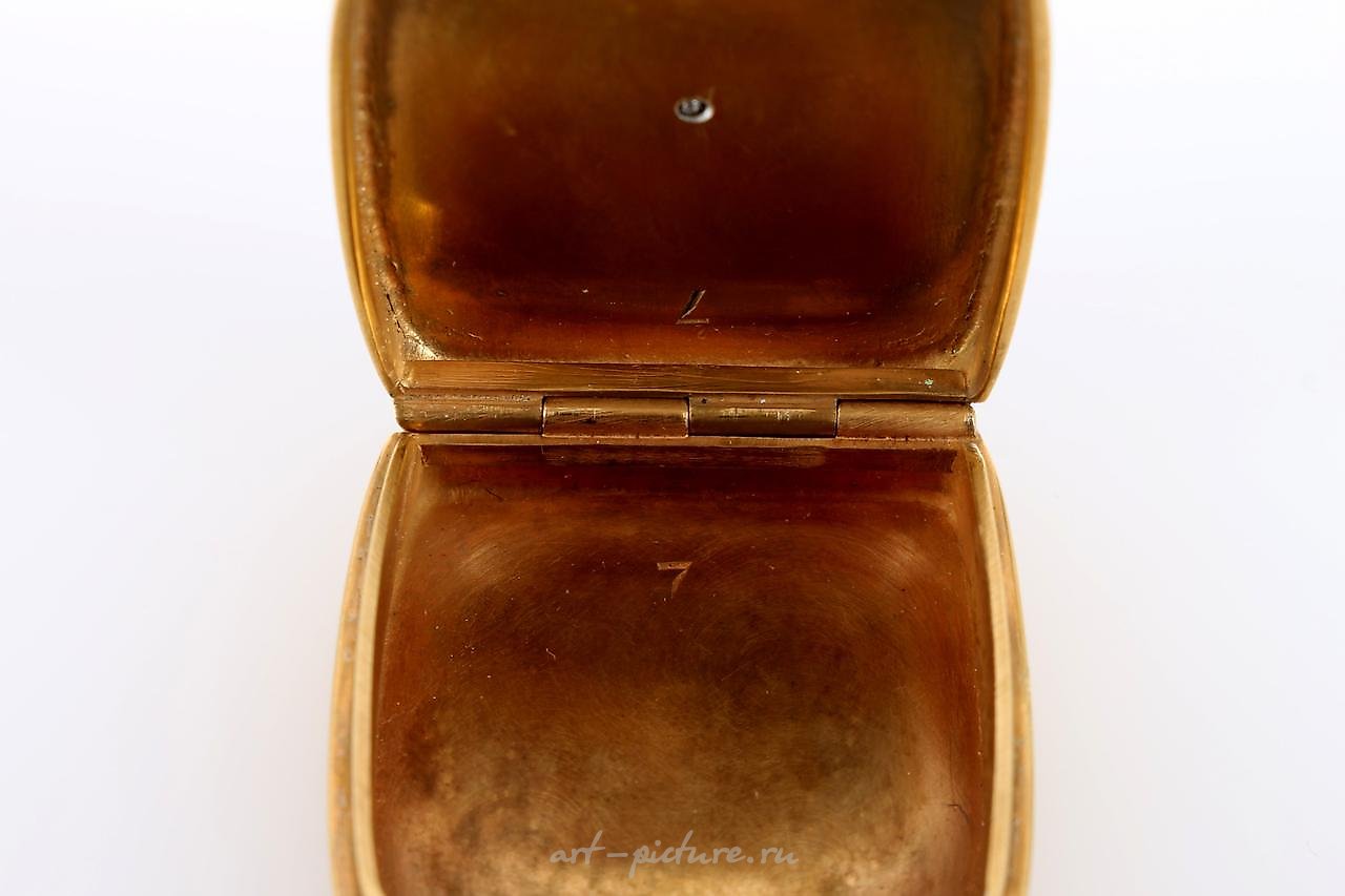 Русское серебро , Русская серебряная пилюльница с эмалью и бриллиантами,