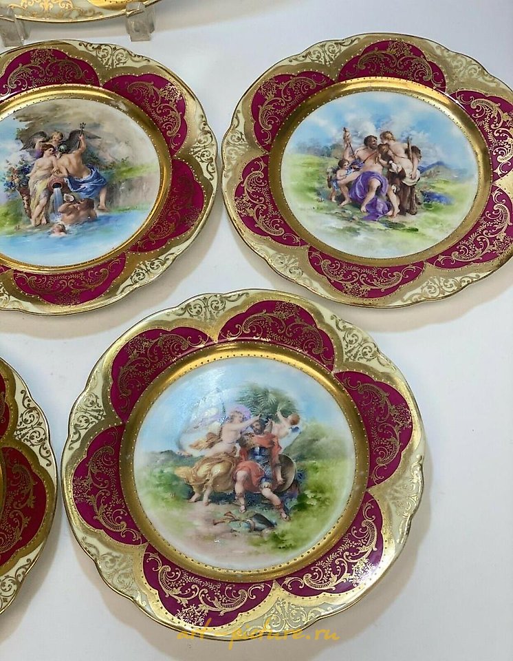 Royal Vienna Porcelain , Royal Vienna Gilt Encrusted Dessert Service for 8