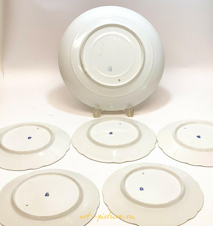 Royal Vienna Porcelain , Royal Vienna Gilt Encrusted Dessert Service for 8