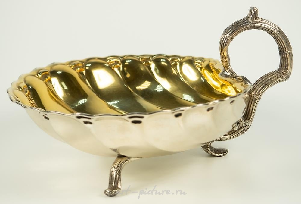 Russian silver , Candy bowl in the form of a shell. Silver 84.