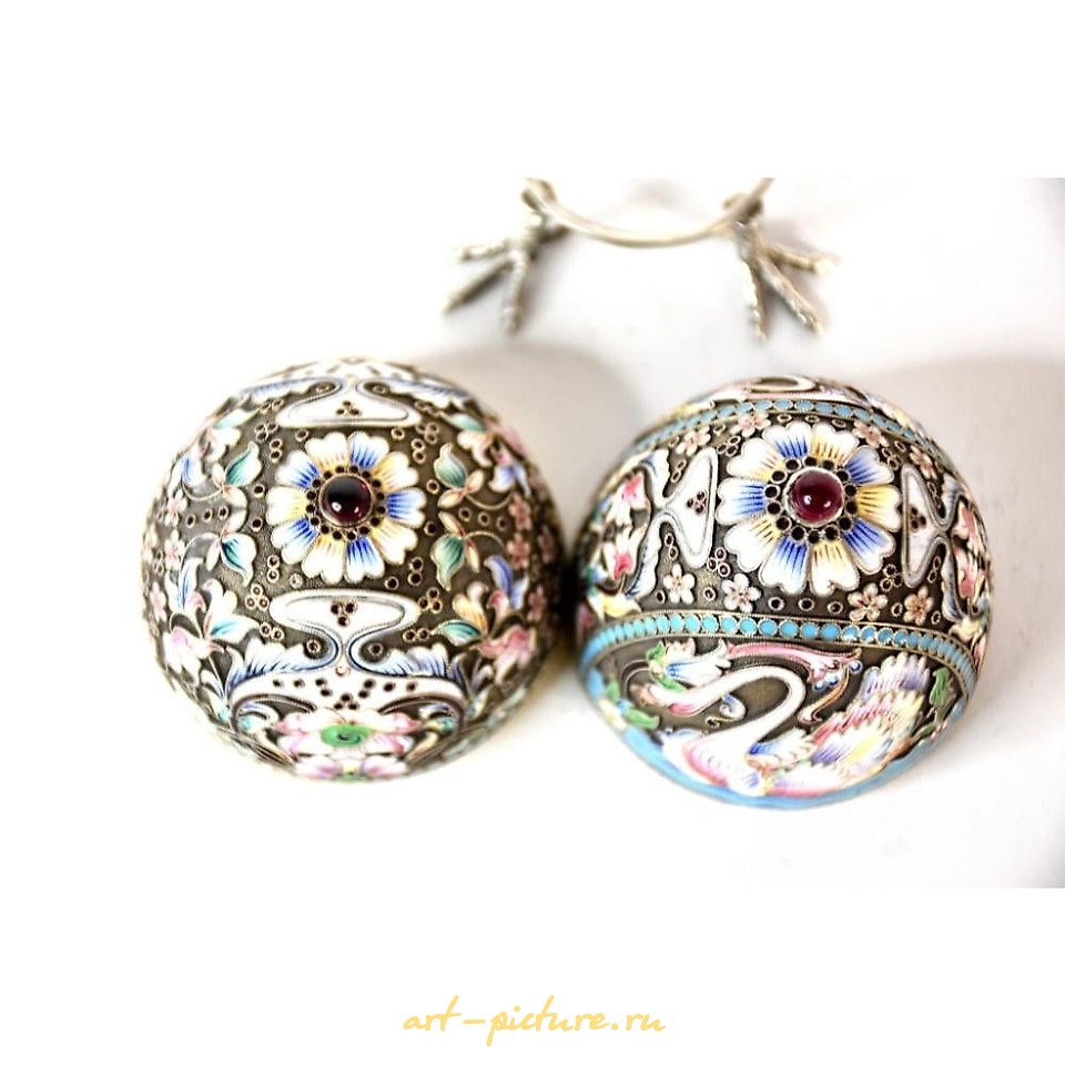 俄罗斯银 , 珐琅装饰的蛋