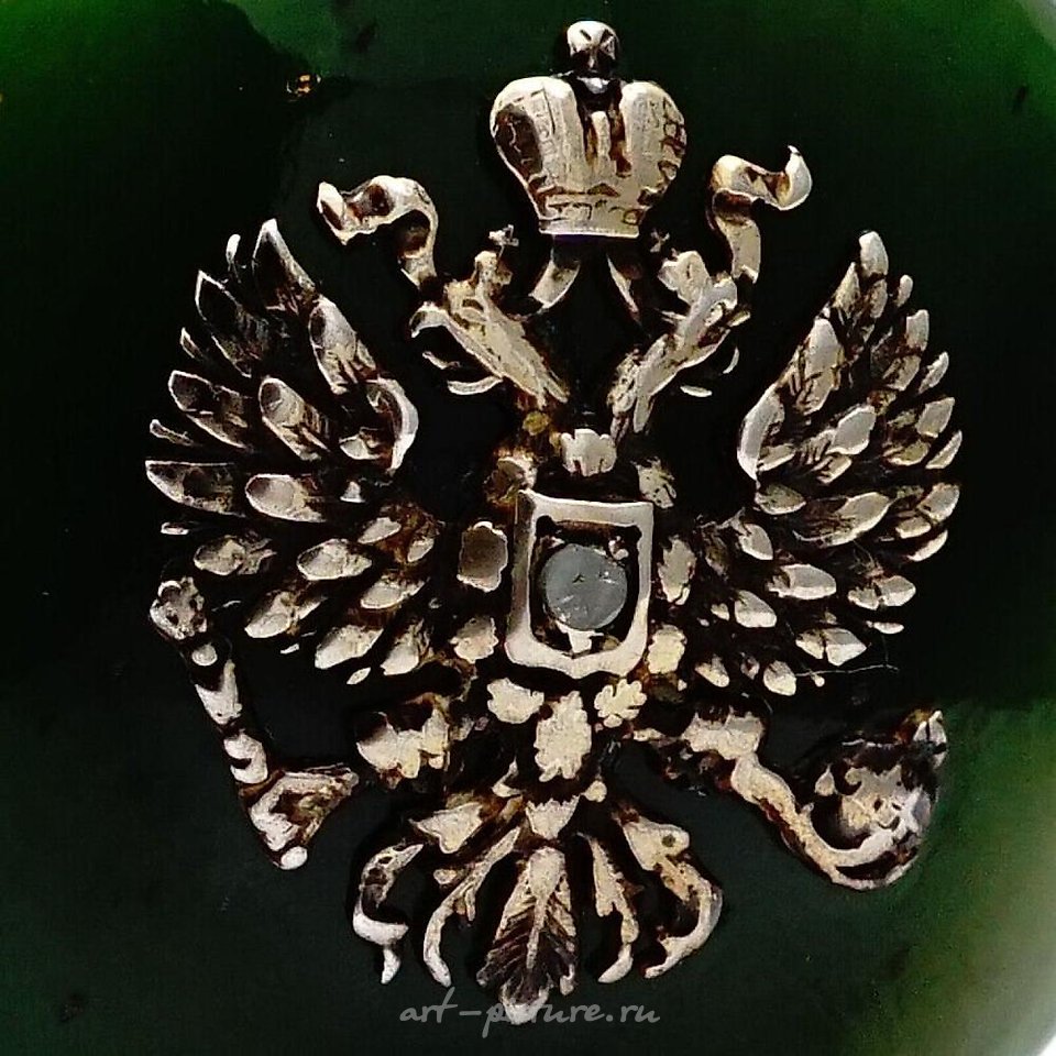 俄罗斯银 , 法贝热：由俄罗斯银、玉石、翡翠和宝石制成的雨伞。