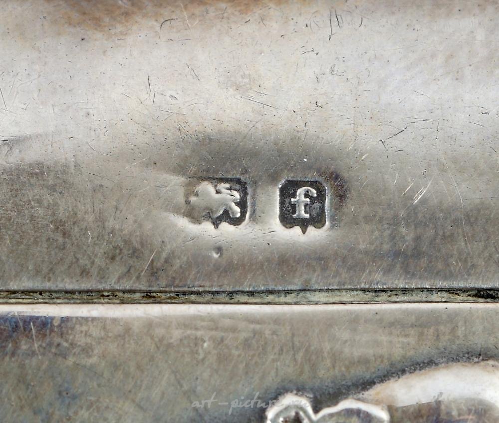 Русское серебро , Два серебряных эмалевых сигаретных кейса с цветочным и клеверным узором