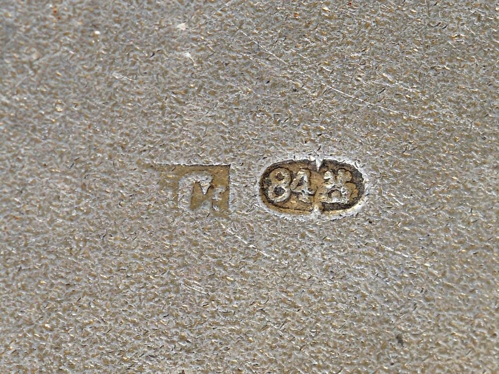 Русское серебро , Два серебряных эмалевых сигаретных кейса с цветочным и клеверным узором