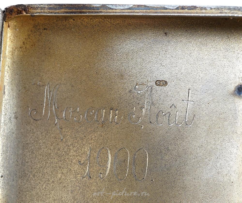 Русское серебро , Два серебряных эмалевых сигаретных кейса с цветочным и клеверным узором