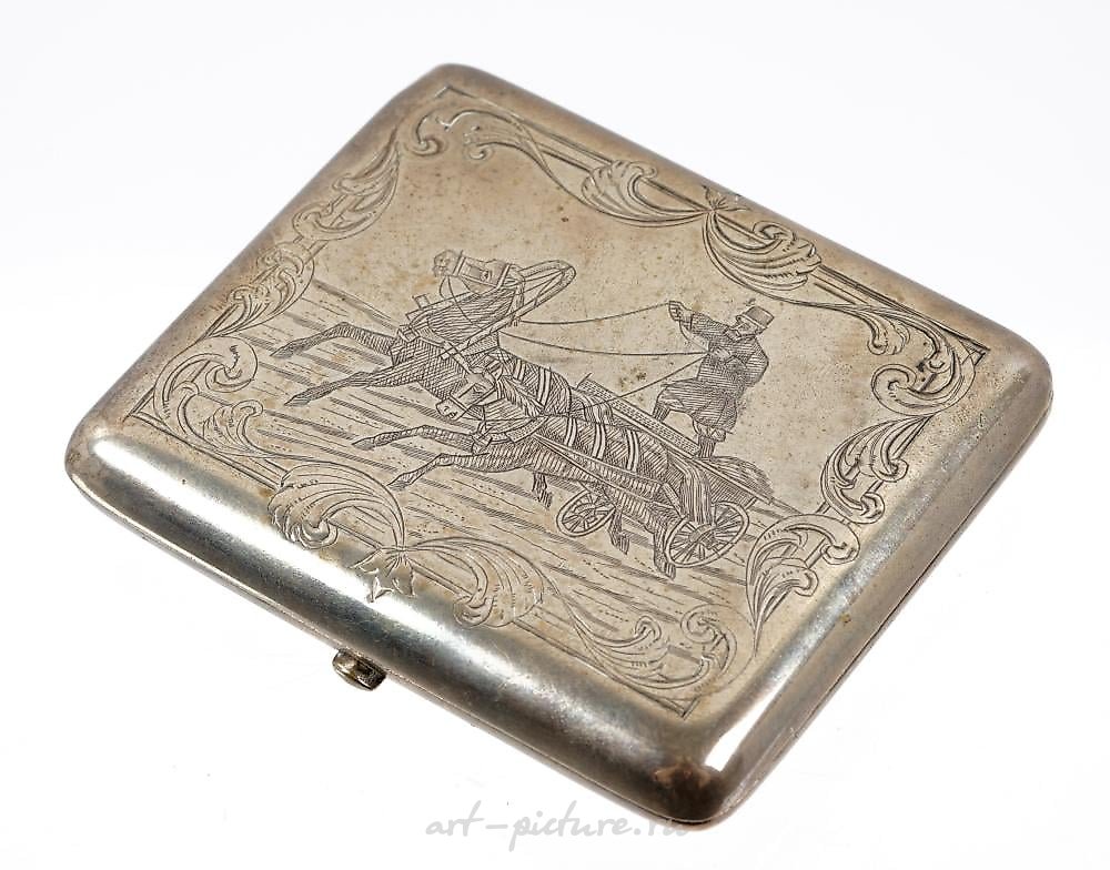 Русское серебро , Два серебряных эмалевых сигаретных кейса с цветочным и клеверным узором