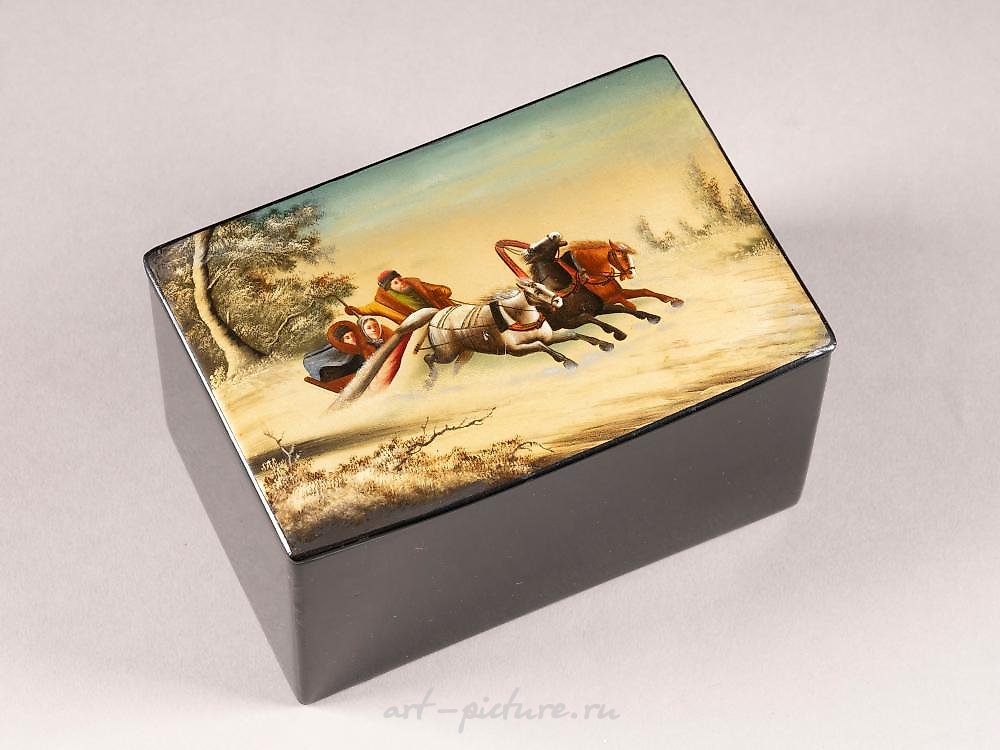 俄罗斯银 , 用纸浆制成并上漆的三层盒子。