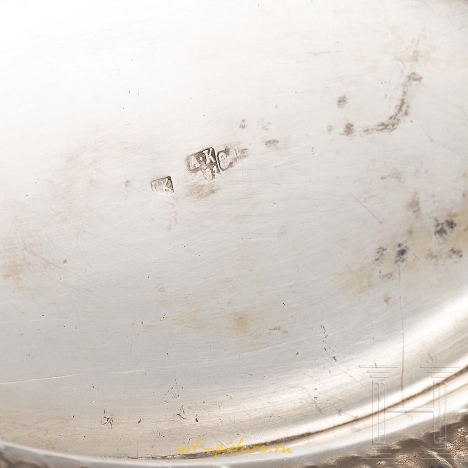 Russian silver , Oval body and feet with embossed rocailles