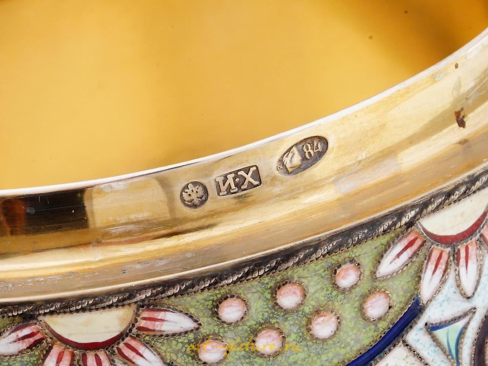 Русское серебро , Русская серебряная яйцевидная шкатулка с эмалью в технике клоизонне