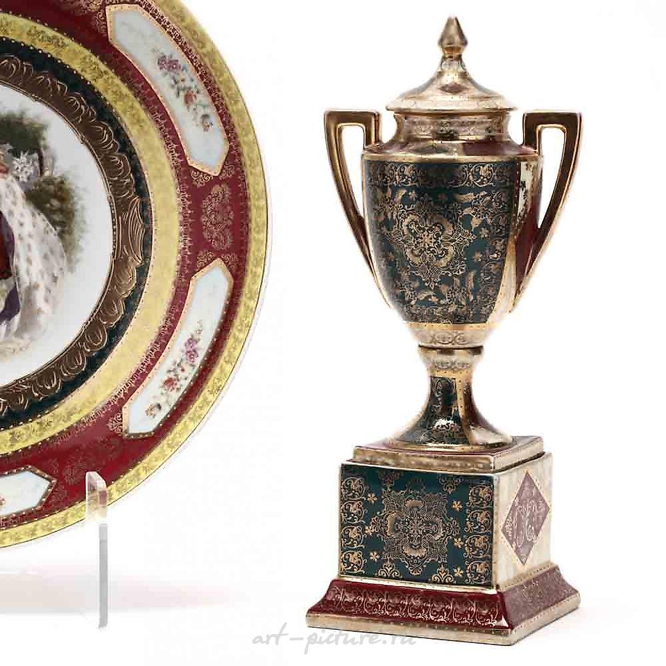 Royal Vienna Porcelain , A Pair of Royal Vienna Covered Jars