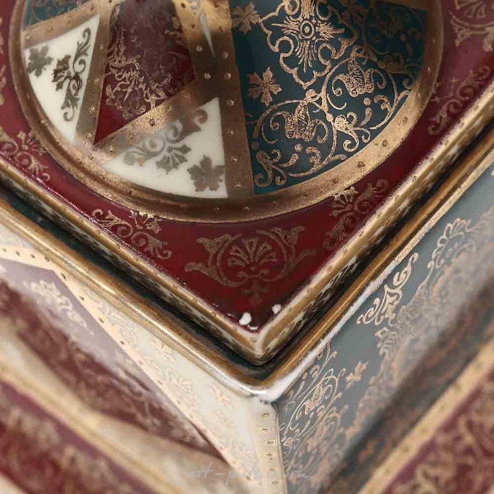 Royal Vienna Porcelain , A Pair of Royal Vienna Covered Jars