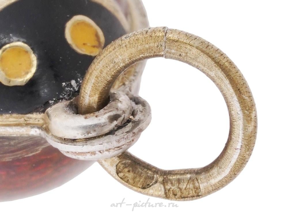 俄罗斯银 , 带有星星的鸡蛋形状吊坠，由俄罗斯84纯度银制成，镀金和珐琅装饰。