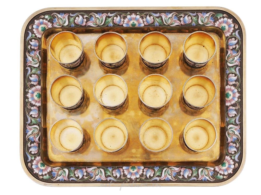 Русское серебро , Набор из 12 русских серебряных эмалированных рюмок