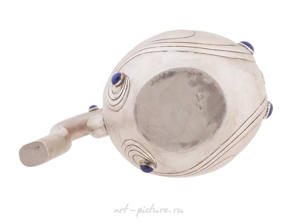 俄罗斯银 , 俄罗斯银制鹤嘴壶，88纯度，采用火烈鸟设计。