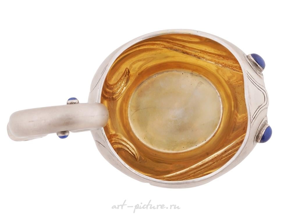 俄罗斯银 , 俄罗斯银制鹤嘴壶，88纯度，采用火烈鸟设计。