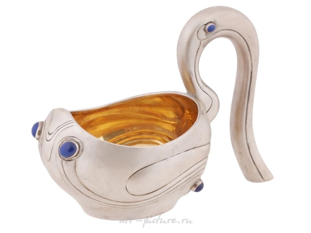 俄罗斯银 , 俄罗斯银制鹤嘴壶，88纯度，采用火烈鸟设计。