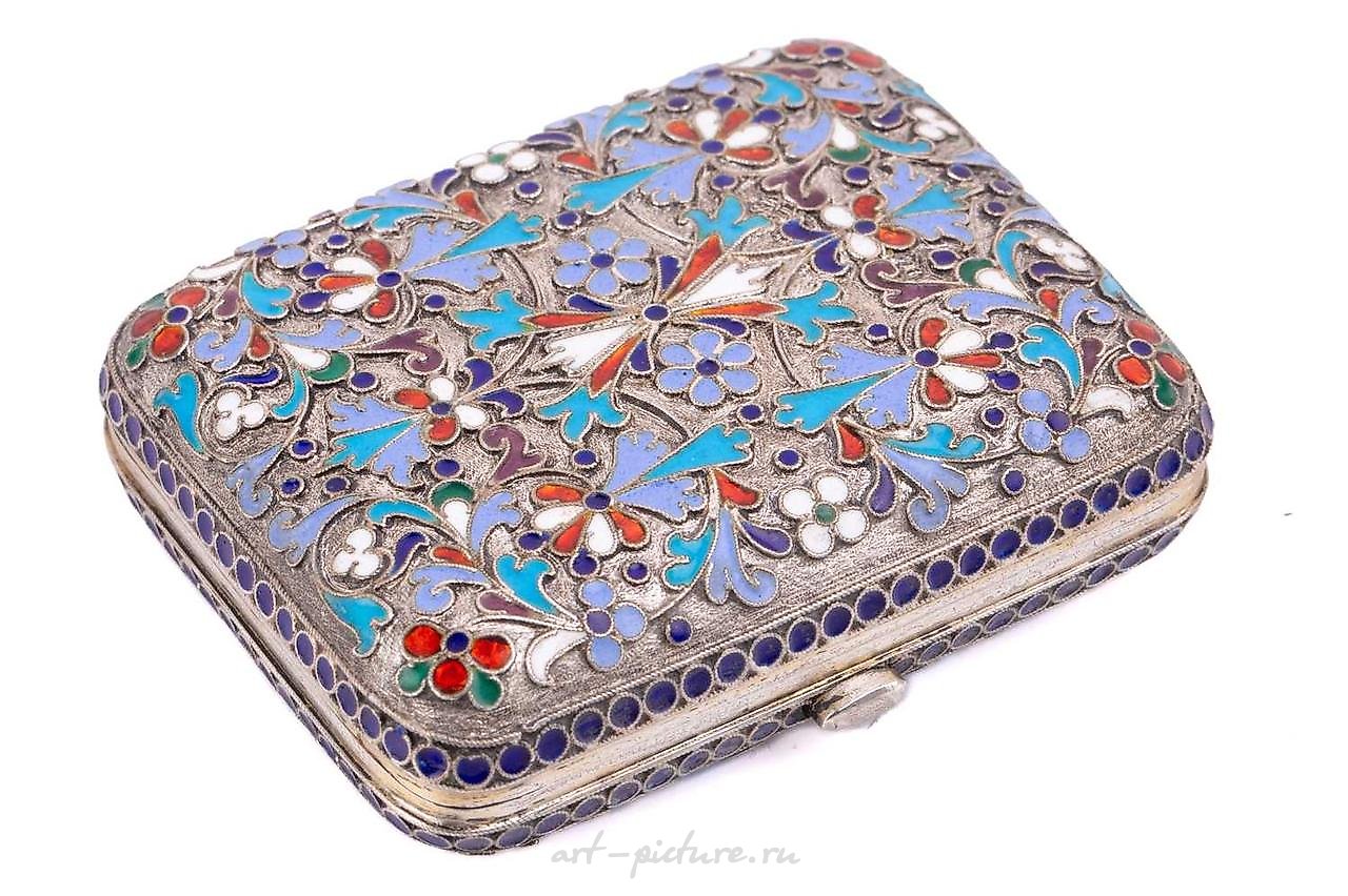 Русское серебро , Русская серебряная сумочка с эмалью по клеточкам, около 1880 года, недавно приобретенная из частной коллекции.