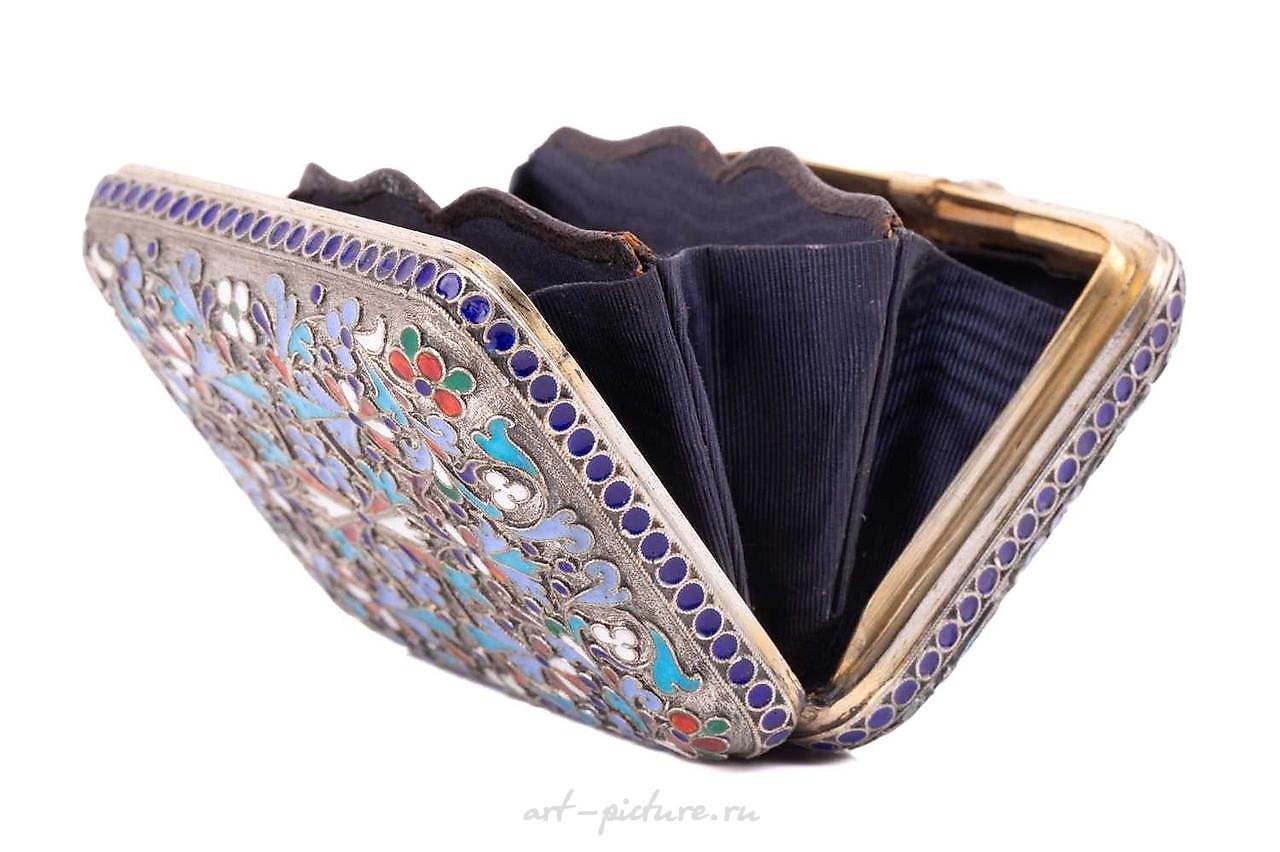 Русское серебро , Русская серебряная сумочка с эмалью по клеточкам, около 1880 года, недавно приобретенная из частной коллекции.
