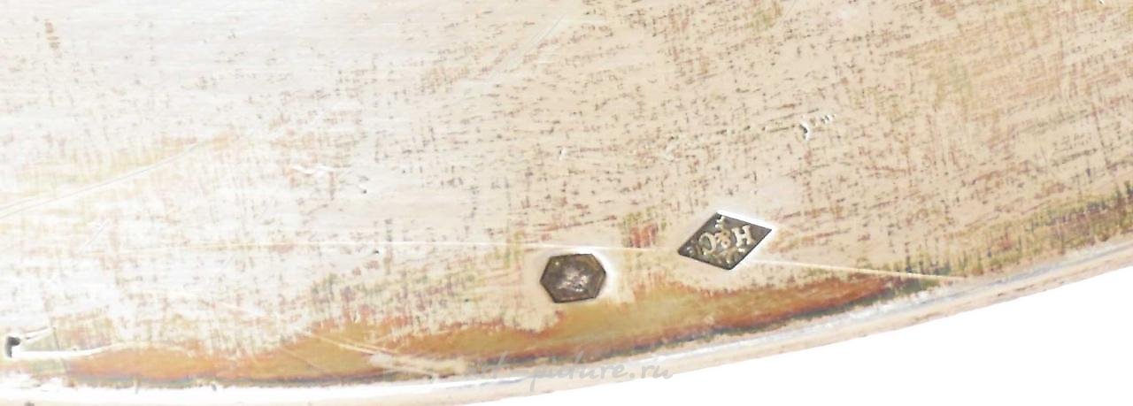 Русское серебро , Набор серебряной посуды с гербом русской дворянской семьи...