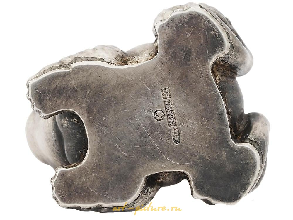 俄罗斯银 , 银质青蛙雕像，石榴眼睛。