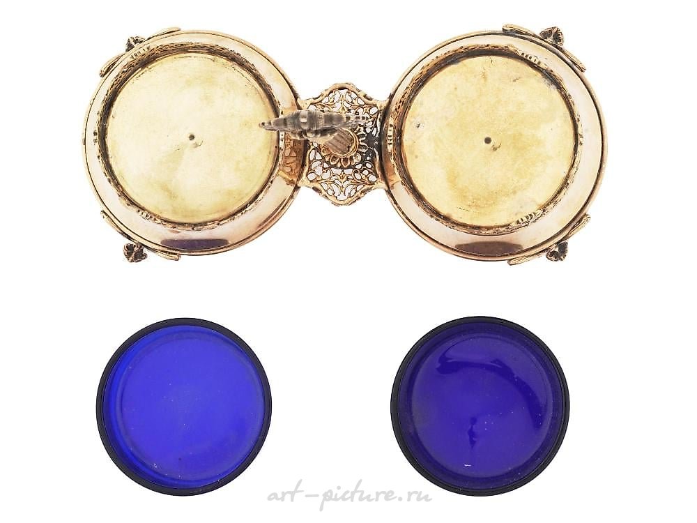 俄罗斯银 , 俄罗斯银盐罐，有两个开放式隔间。