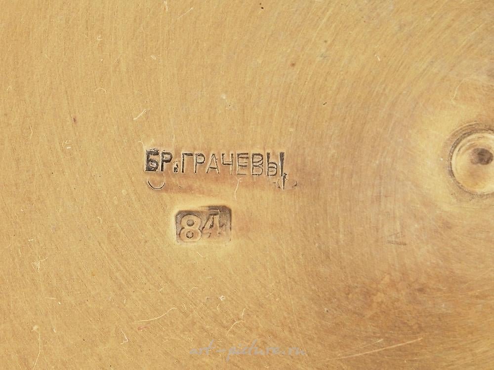 俄罗斯银 , 俄罗斯银盐罐，有两个开放式隔间。