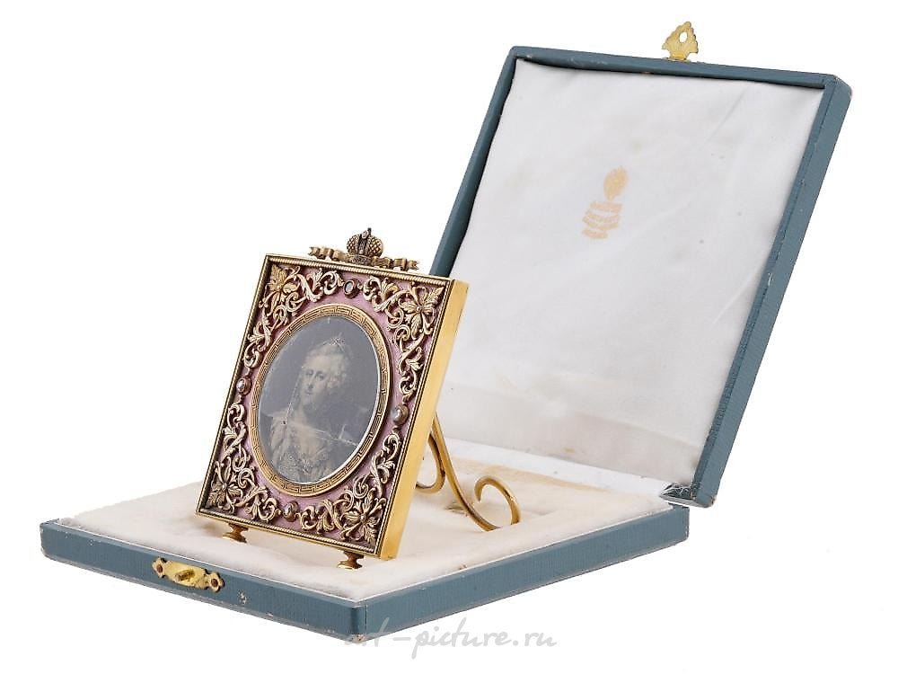 俄罗斯银 , 俄罗斯镀金银饰品，带有钻石的相框