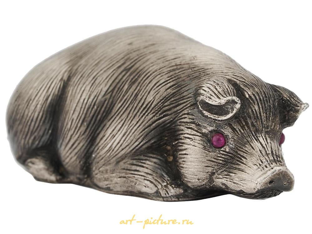 Русское серебро , Русская серебряная фигурка свиньи с рубиновыми глазами
