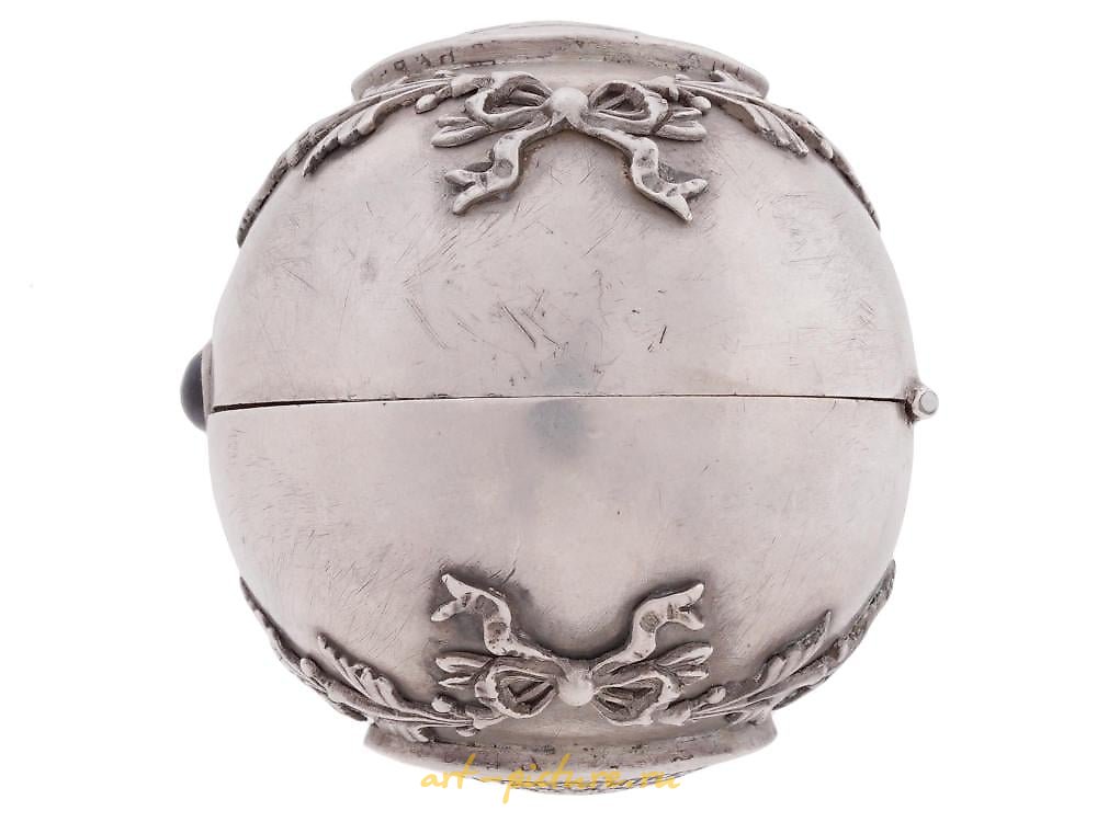 俄罗斯银 , 俄罗斯银蛋形盒子