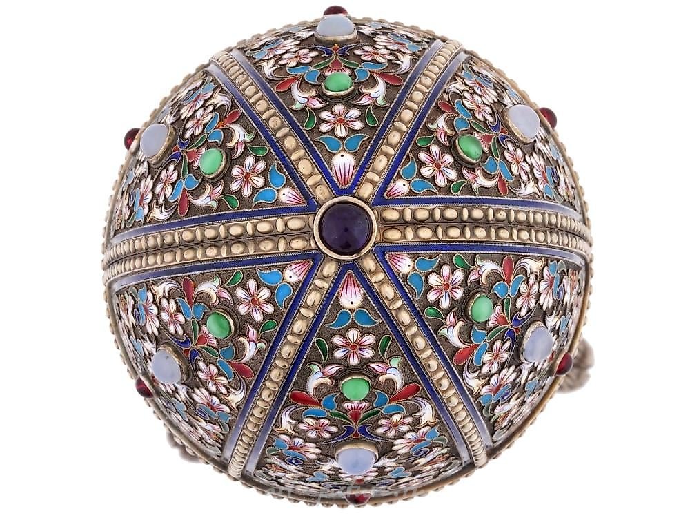 Русское серебро , Серебряный яйцевидный футляр с позолотой и эмалью, маркированный "88"