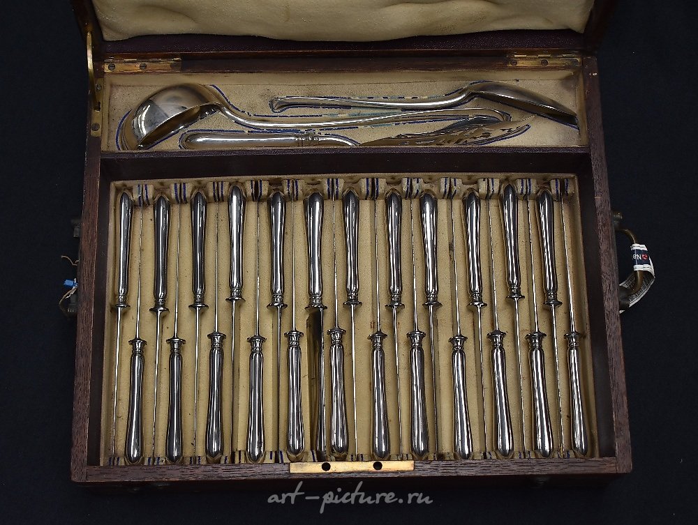 Русское серебро , Императорский русский серебряный набор столовых приборов в стиле Ганновера