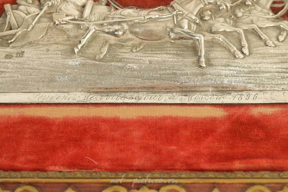 Русское серебро , Поздний 19-й век. Русская серебряная плакетка с изображением казаков