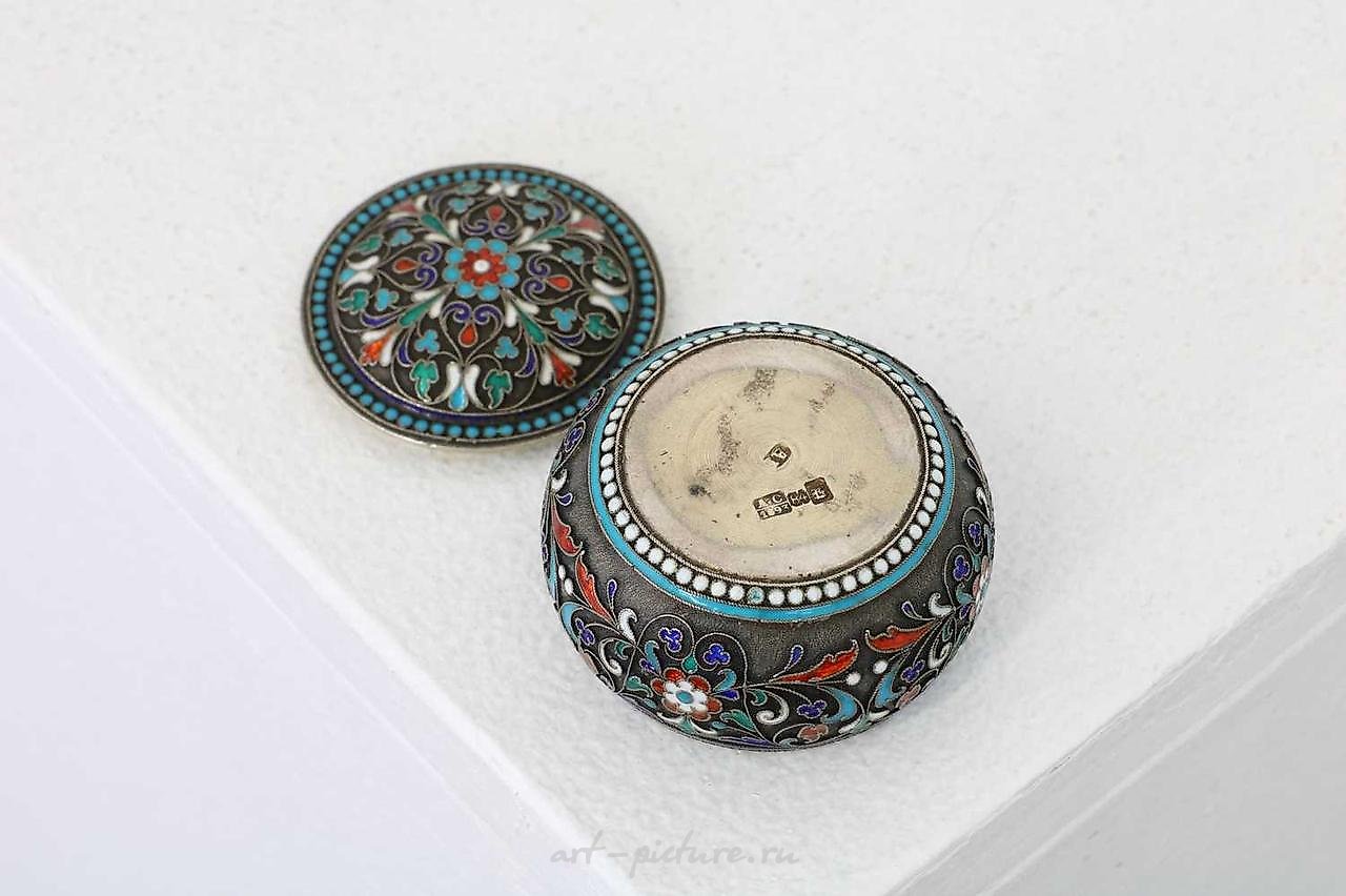 Русское серебро , Позолоченная и эмалевая шкатулка