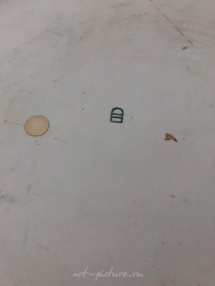 Royal Vienna , Фарфоровая тарелка Royal Vienna с золотой позолотой.