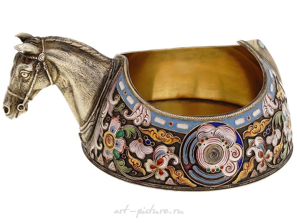 俄罗斯银 , 俄罗斯银制圆底锅，带有雕刻的手柄。